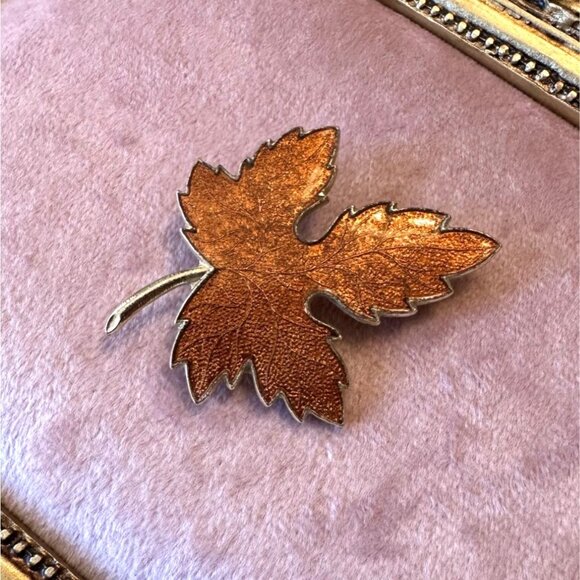 Vintage Orange Copper Maple Leaf Gold Tone Enamel Brooch Pin With Textured Back - Picture 1 of 9